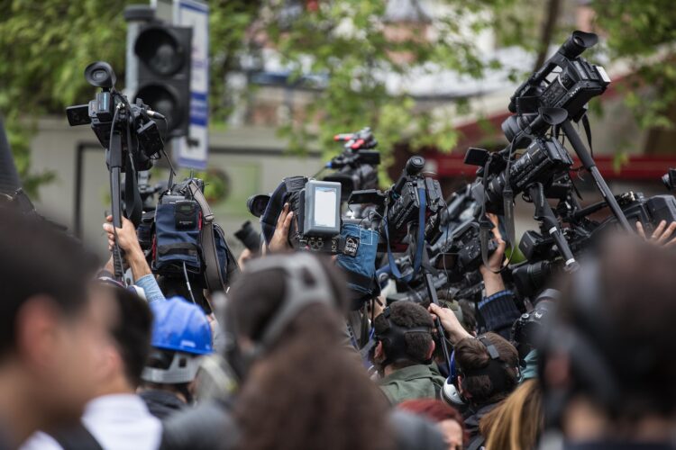 Más derechos laborales para los periodistas en el sector privado