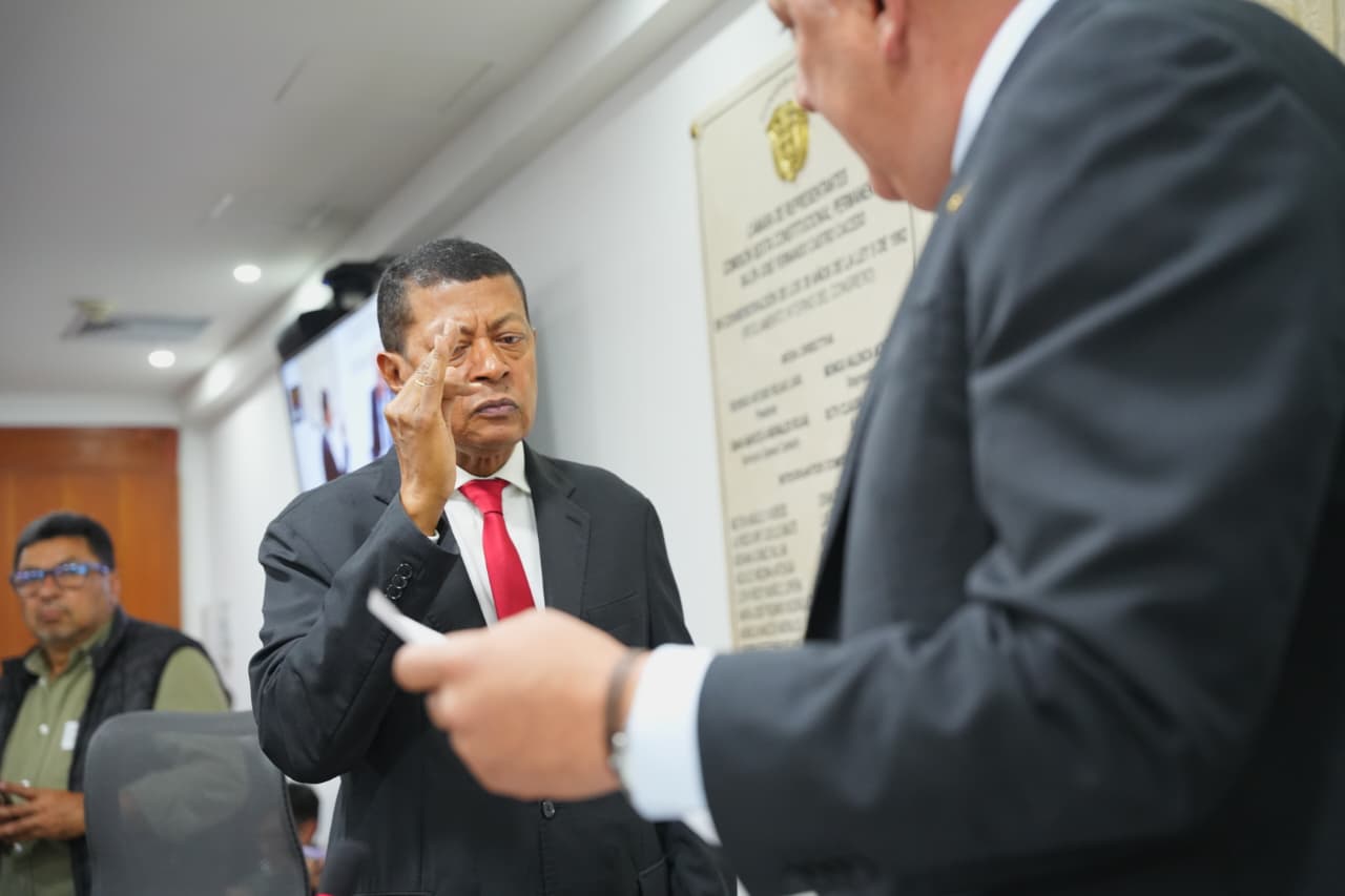 Con vocación de servicio, Luis Hernando González llega a la presidencia de la Comisión Sexta: “Este profe va a trabajar por todos”