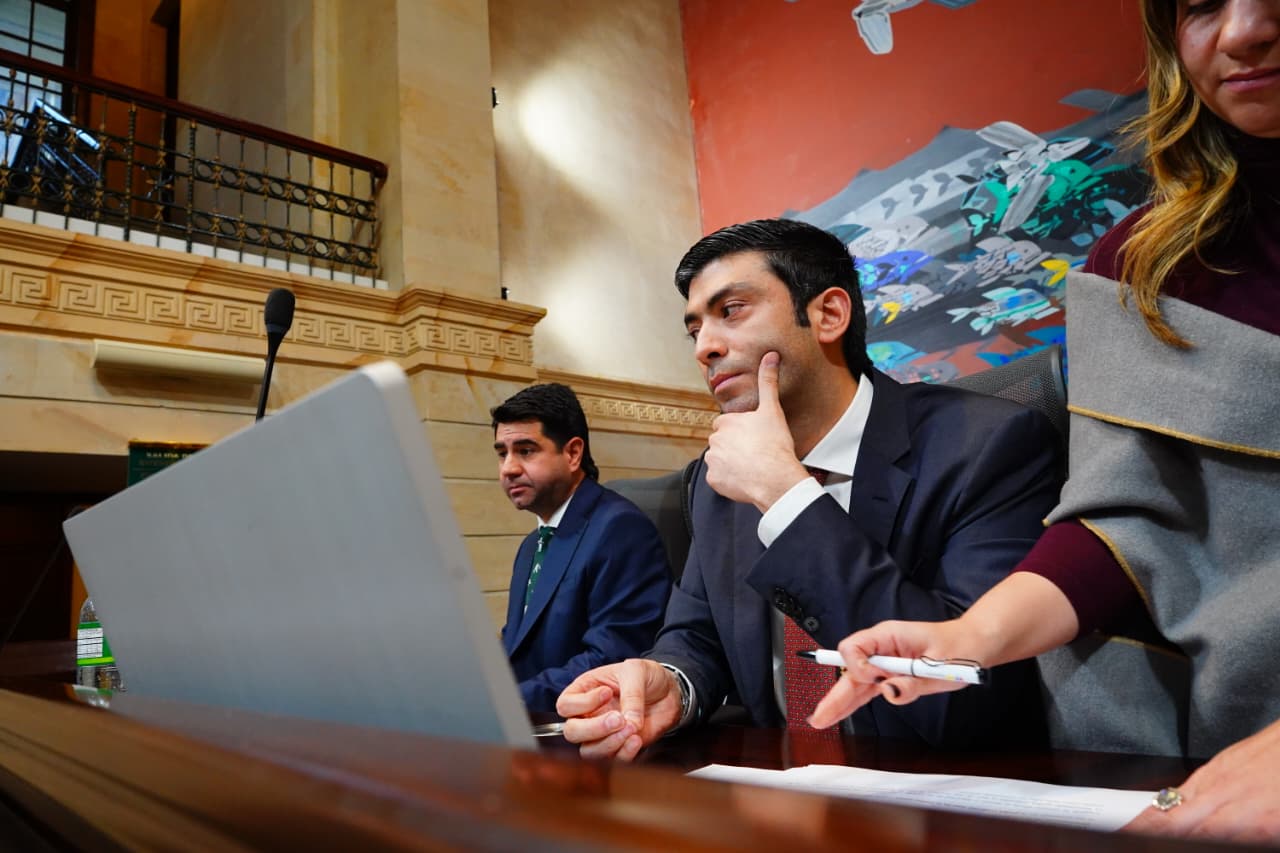 Cámara De Representantes: Legislando por el País
