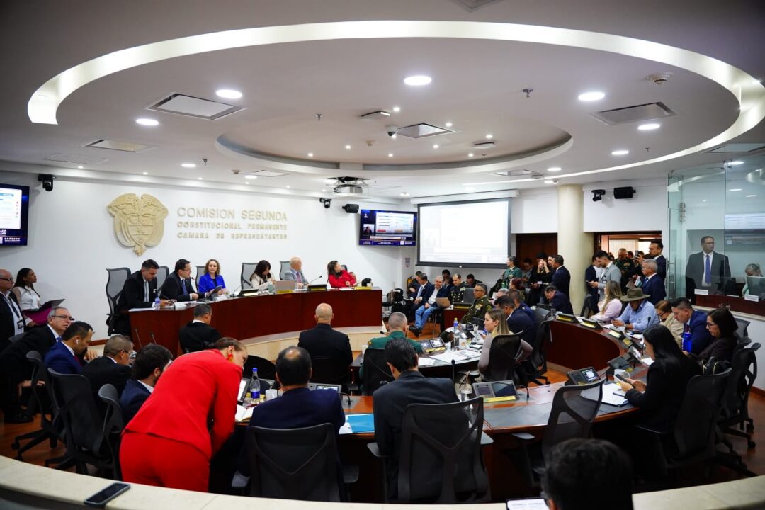 Sector defensa advierte hueco fiscal por $40 billones para 2027
